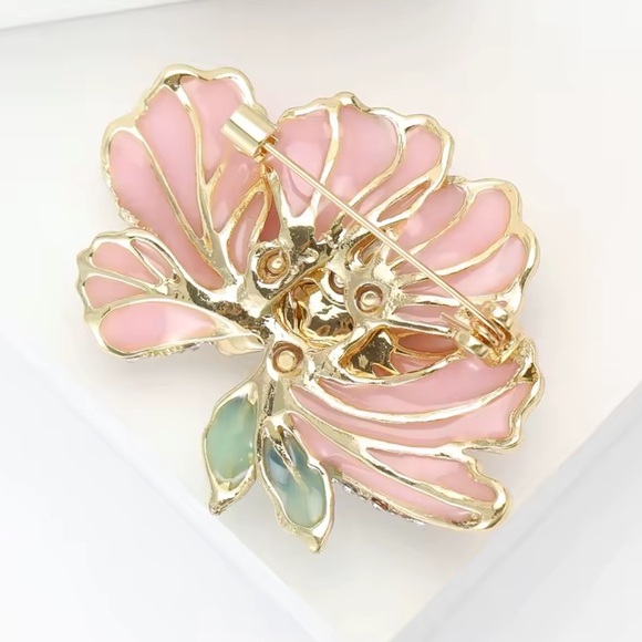 Pink Peony Lustrous Pearl Center Brooch - Picture 2 of 11